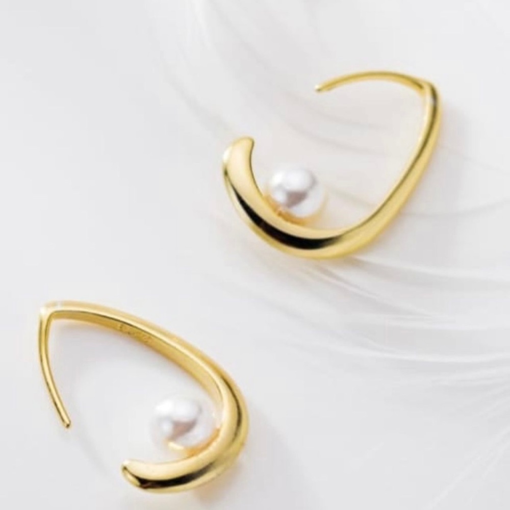 925 Sterling Silver Pearl Irregular Minimalist Hook Earring